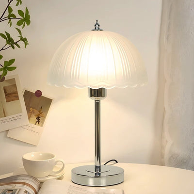Lampe de table contemporaine nordique en verre à dentelle en demi-dôme avec un éclairage pour chambre à coucher 