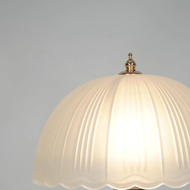 Lampe de table contemporaine nordique en verre à dentelle en demi-dôme avec un éclairage pour chambre à coucher 