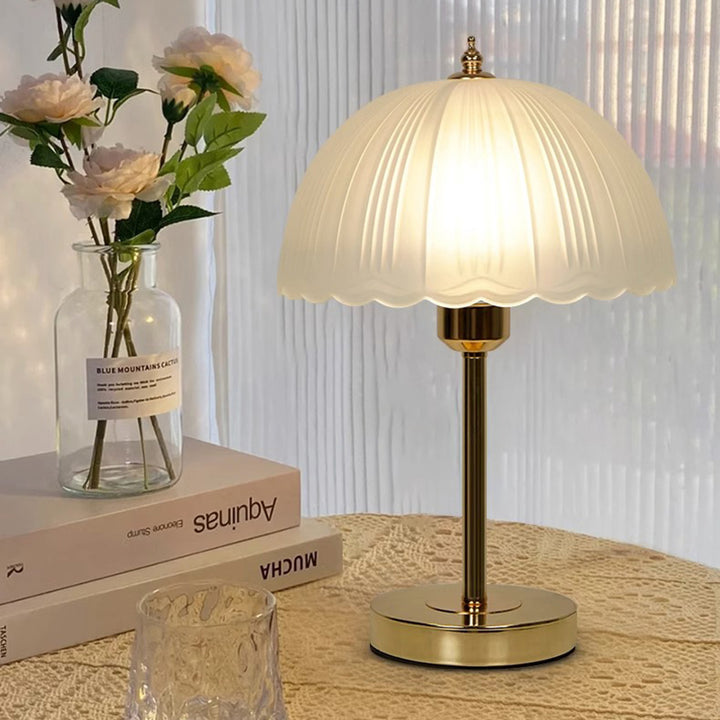 Zeitgenössische nordische Halbkugel-Spitze aus Eisen und Glas 1-Licht-Tischlampe für das Schlafzimmer 