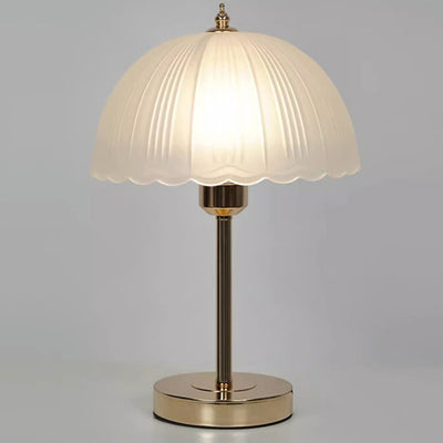 Lampe de table contemporaine nordique en verre à dentelle en demi-dôme avec un éclairage pour chambre à coucher 