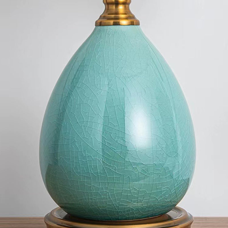 Traditionelle europäische Vase Keramikbasis Runder Spitzenkuppel Glasschirm 1-Licht Tischlampe für das Schlafzimmer 