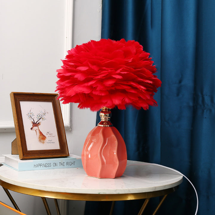 Lampe de table 1 lumière avec abat-jour en plume de fer et base en céramique ondulée nordique contemporaine pour chambre 