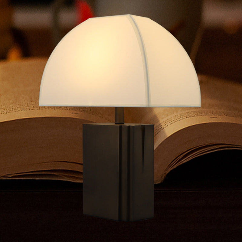 Zeitgenössische Retro Rechteckige Basis Halbkreis Trapez Stoffabdeckung Metall 1-Licht Tischlampe für Wohnzimmer 