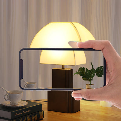 Zeitgenössische Retro Rechteckige Basis Halbkreis Trapez Stoffabdeckung Metall 1-Licht Tischlampe für Wohnzimmer 