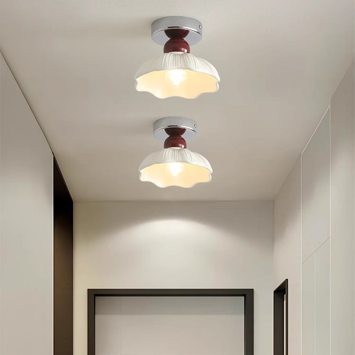 Plafonnier semi-encastré 1-lumière avec base en matériel et abat-jour en résine ronde fleur Art Déco moderne pour couloir 