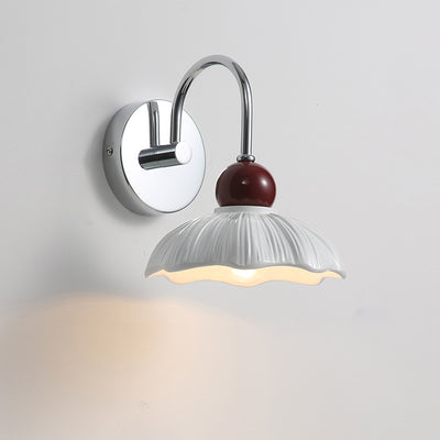 Modern Minimalist Round Flower Resin Shade Hardware Base 1-Light Wall Sconce Lamp For Living Room