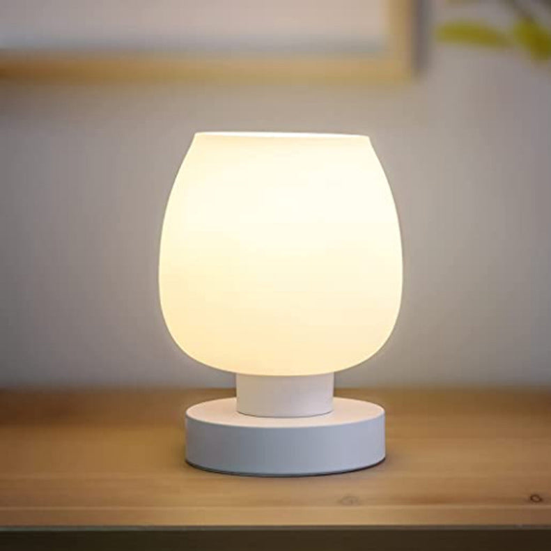 مصباح طاولة حديث بأسلوب الحد الأدنى بظل زجاجي دائري وقاعدة حديدية بضوء واحد لغرفة النوم 