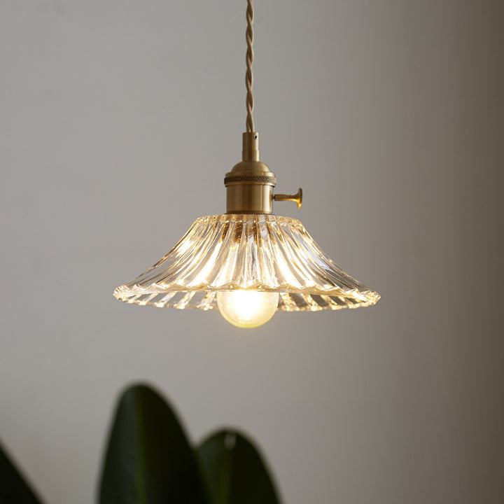 Suspension moderne minimaliste en laiton avec cône de fleurs rond en verre à 1 lumière pour salon 