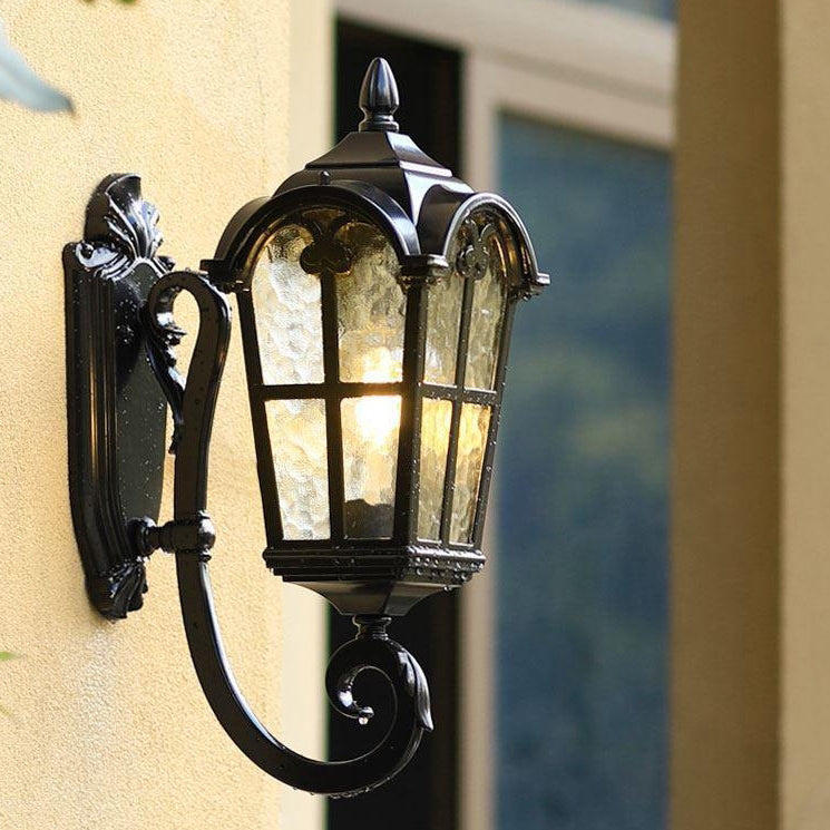 Applique murale extérieure en aluminium à dentelle quadrilatérale européenne traditionnelle avec verre imprimé 1 lumière pour jardin 