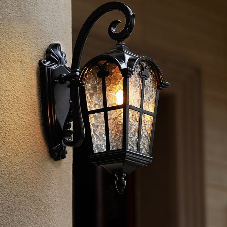 Applique murale extérieure en aluminium à dentelle quadrilatérale européenne traditionnelle avec verre imprimé 1 lumière pour jardin 