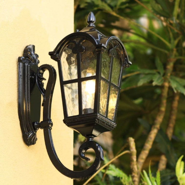 Applique murale extérieure en aluminium à dentelle quadrilatérale européenne traditionnelle avec verre imprimé 1 lumière pour jardin 