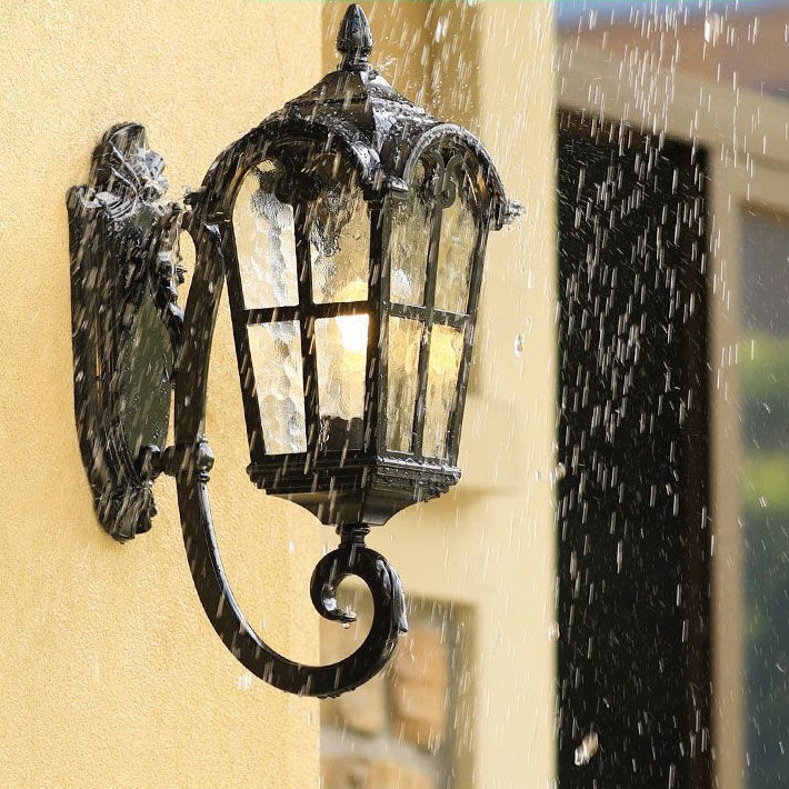 Applique murale extérieure en aluminium à dentelle quadrilatérale européenne traditionnelle avec verre imprimé 1 lumière pour jardin 