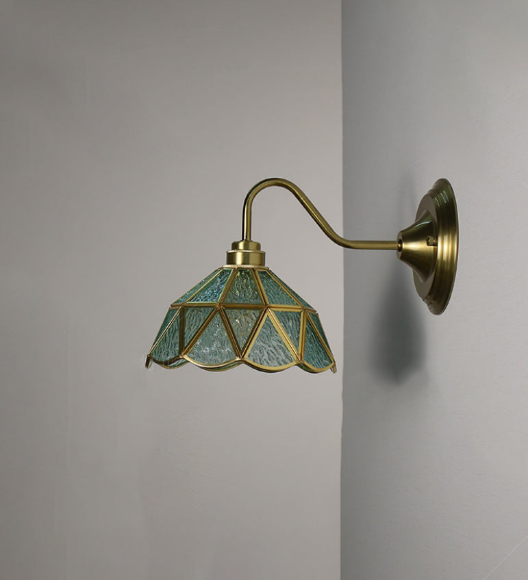 Traditionelle Vintage-Kuppelzylinder-Blumenkupfer-Eisen-Glas 1-Licht-Wandleuchte für Wohnzimmer 