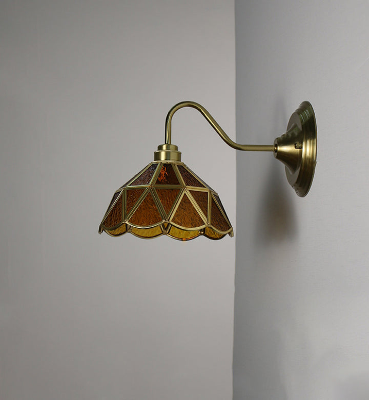 Traditionelle Vintage-Kuppelzylinder-Blumenkupfer-Eisen-Glas 1-Licht-Wandleuchte für Wohnzimmer 