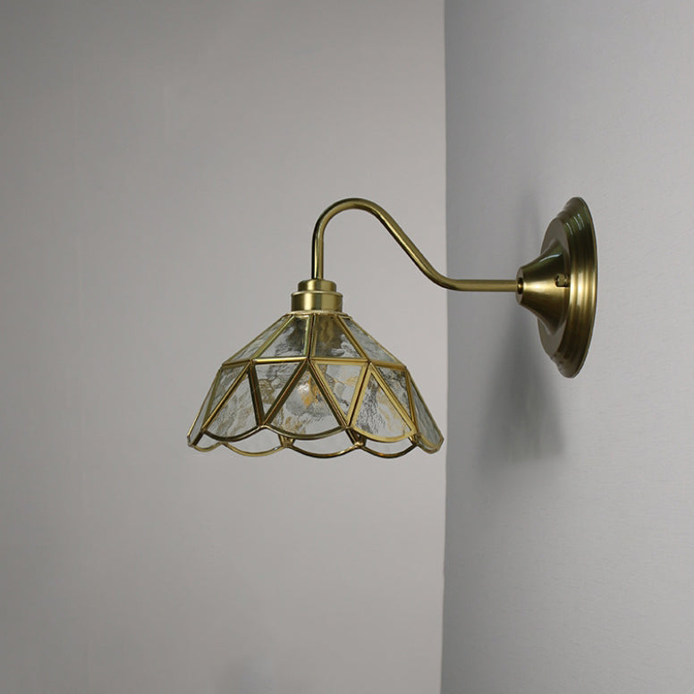 Traditionelle Vintage-Kuppelzylinder-Blumenkupfer-Eisen-Glas 1-Licht-Wandleuchte für Wohnzimmer 