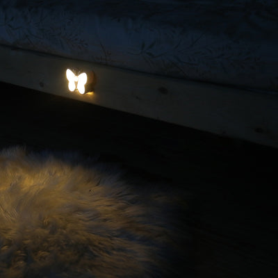 Moderne kreative Schmetterling Acryl LED Wandleuchte für Schlafzimmer 