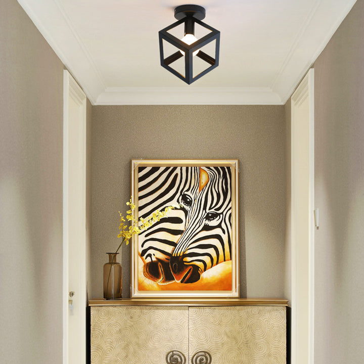 Moderne minimalistische Dreieck-Quadrat-Linie Eisen 1-Licht Semi-Flush Mount Deckenleuchte für den Flur 