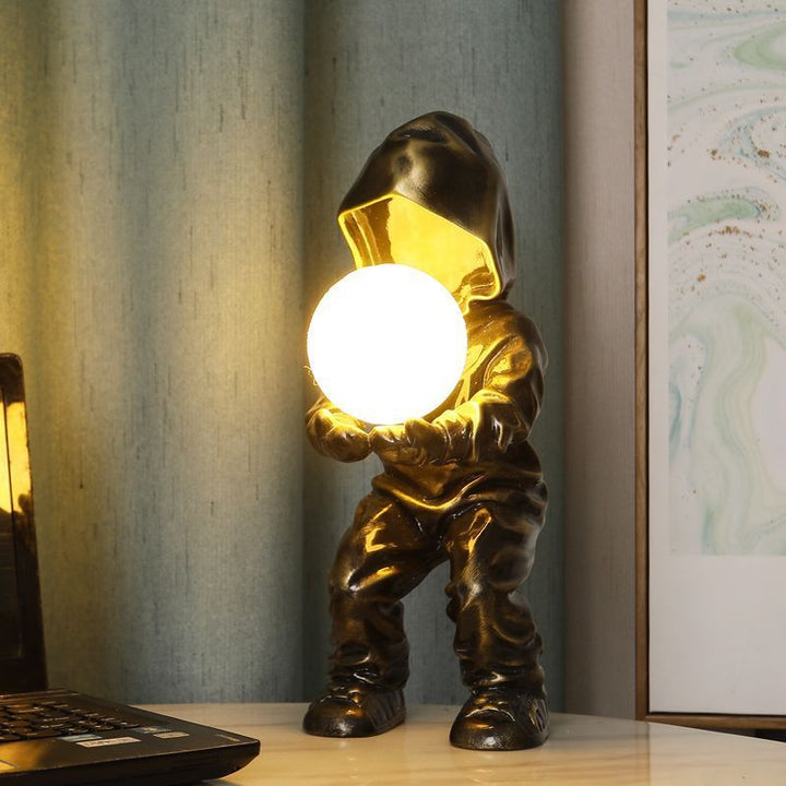 Moderne Art Deco Junge Globus Harz PLA 1-Licht Tischlampe für das Schlafzimmer 