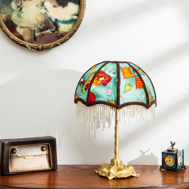 Lampe de table traditionnelle vintage en forme de dôme avec demi-perle ronde et pampille en tissu de cuivre plein à 1 lumière pour chambre à coucher 