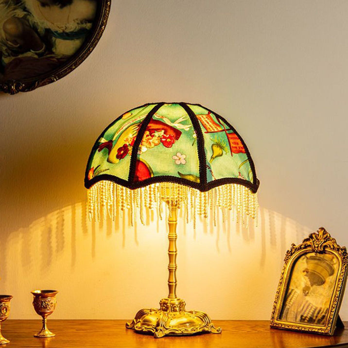 Lampe de table traditionnelle vintage en forme de dôme avec demi-perle ronde et pampille en tissu de cuivre plein à 1 lumière pour chambre à coucher 