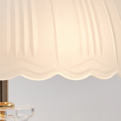 مصباح طاولة بقاعدة حديدية من الأكريليك بظل زجاجي مع قبة من الدانتيل على شكل نصف دائرة بأسلوب عصري بسيط مع ضوء واحد لغرفة المعيشة 