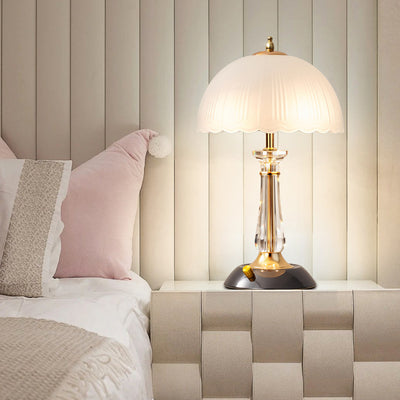 مصباح طاولة بقاعدة حديدية من الأكريليك بظل زجاجي مع قبة من الدانتيل على شكل نصف دائرة بأسلوب عصري بسيط مع ضوء واحد لغرفة المعيشة 