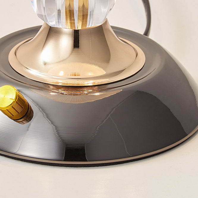 مصباح طاولة بقاعدة حديدية من الأكريليك بظل زجاجي مع قبة من الدانتيل على شكل نصف دائرة بأسلوب عصري بسيط مع ضوء واحد لغرفة المعيشة 