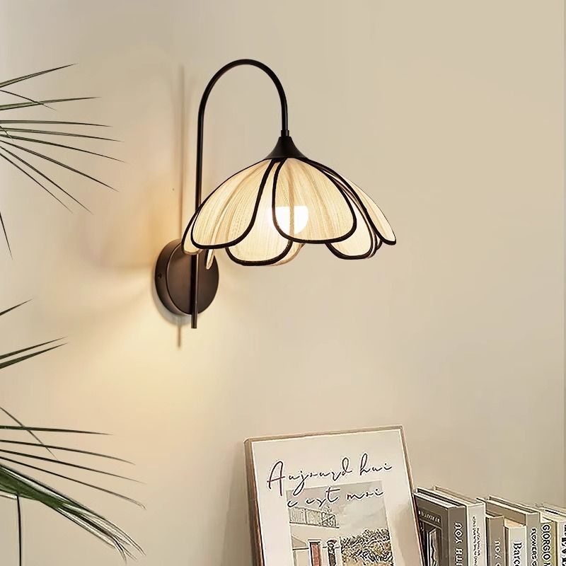 Applique murale contemporaine en forme de dôme rétro avec fibre tissée en forme de pétale à 1 lumière pour salon 
