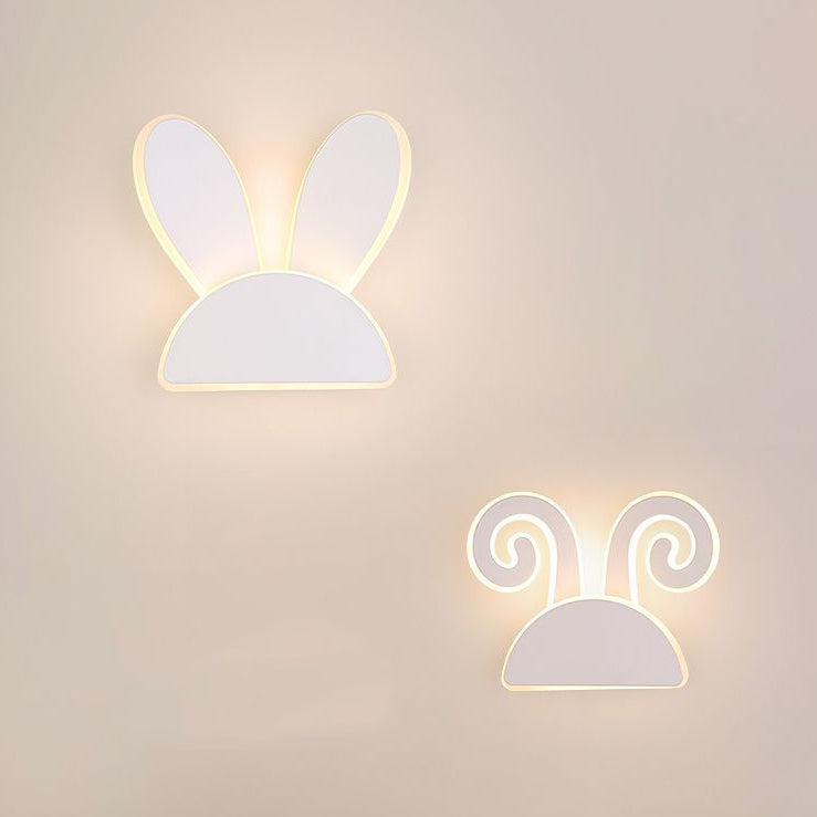 Applique murale LED en fer PVC avec oreilles de lapin et bois de cerf demi-rond créatif contemporain pour chambre 