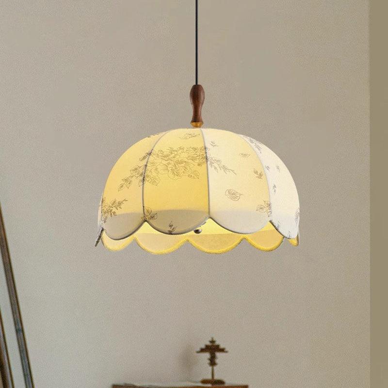 Traditionelle französische Kuppel Runde Welle Massivholz Eisenrahmen Stoffschirm 3-Licht Pendelleuchte für Wohnzimmer 