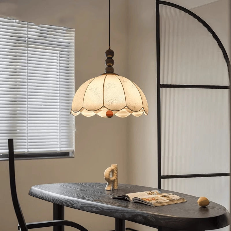 Traditionelle französische Kuppelspitze mit Blumenmuster Stoffschirm Eisen Holz 3-Licht Pendelleuchte für Wohnzimmer 