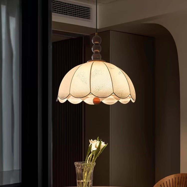 Traditionelle französische Kuppelspitze mit Blumenmuster Stoffschirm Eisen Holz 3-Licht Pendelleuchte für Wohnzimmer 