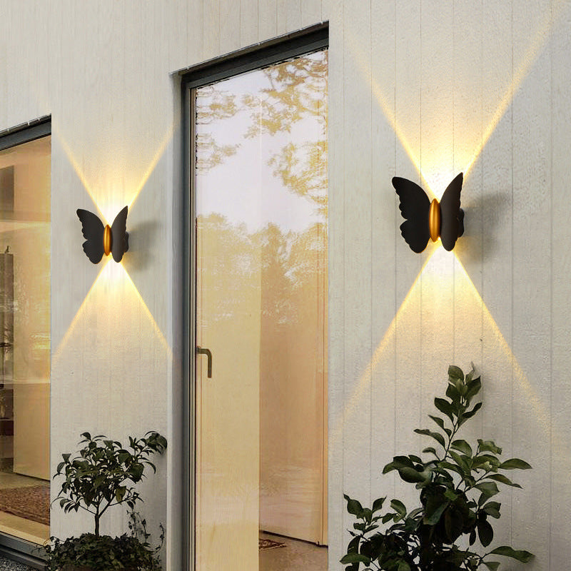 مصباح حائط LED من الألومنيوم المقاوم للماء بتصميم فراشة عصري بسيط للفناء الخارجي 