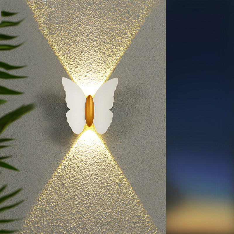 مصباح حائط LED من الألومنيوم المقاوم للماء بتصميم فراشة عصري بسيط للفناء الخارجي 
