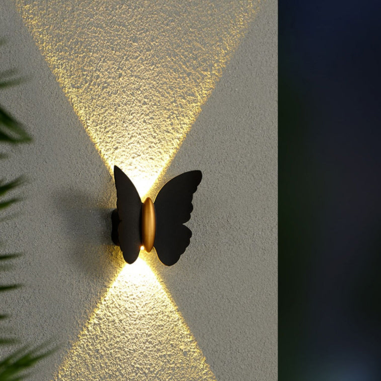 مصباح حائط LED من الألومنيوم المقاوم للماء بتصميم فراشة عصري بسيط للفناء الخارجي 