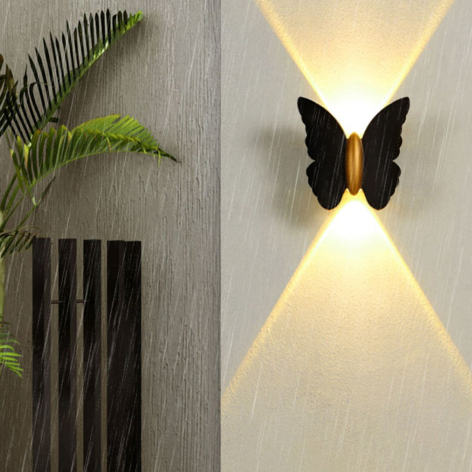 مصباح حائط LED من الألومنيوم المقاوم للماء بتصميم فراشة عصري بسيط للفناء الخارجي 