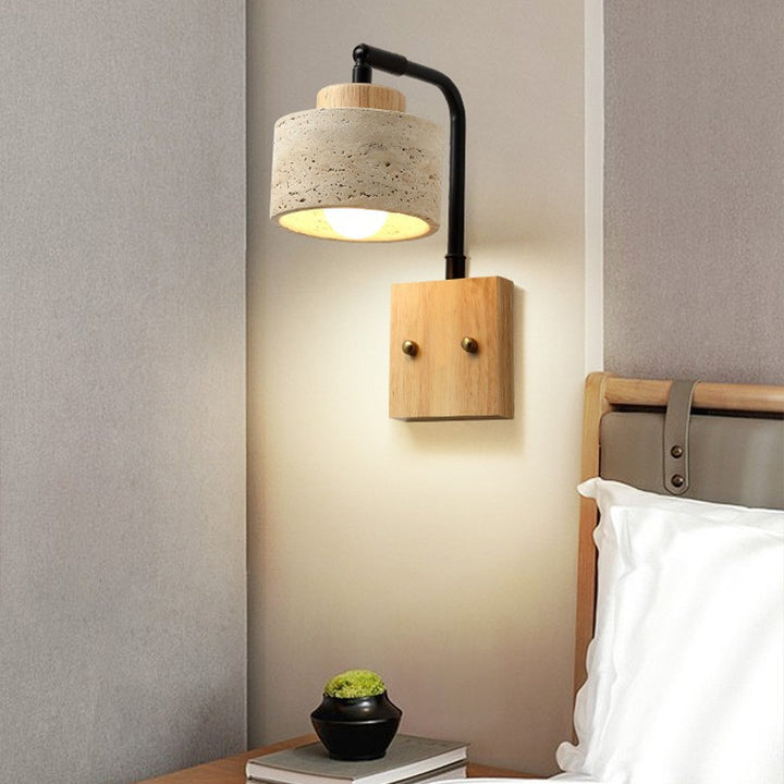 Traditionelle japanische Zylinderlampe mit gelbem Travertinschirm, quadratischem massivem Holzsockel und Eisen, 1-flammige Wandleuchte für das Schlafzimmer 