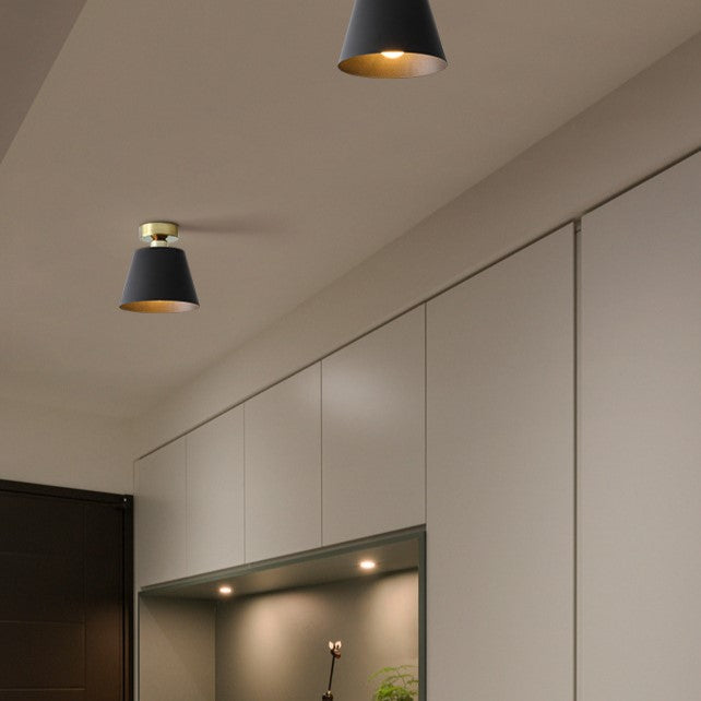 Zeitgenössisches nordisches rundes trapezförmiges Becher-Eisen-1-Licht-Halbeinbau-Deckenleuchte für den Flur 