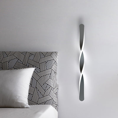 Moderne minimalistische Spiral-Twist-Wandleuchte aus langem Eisen und Aluminium mit LED für das Schlafzimmer 