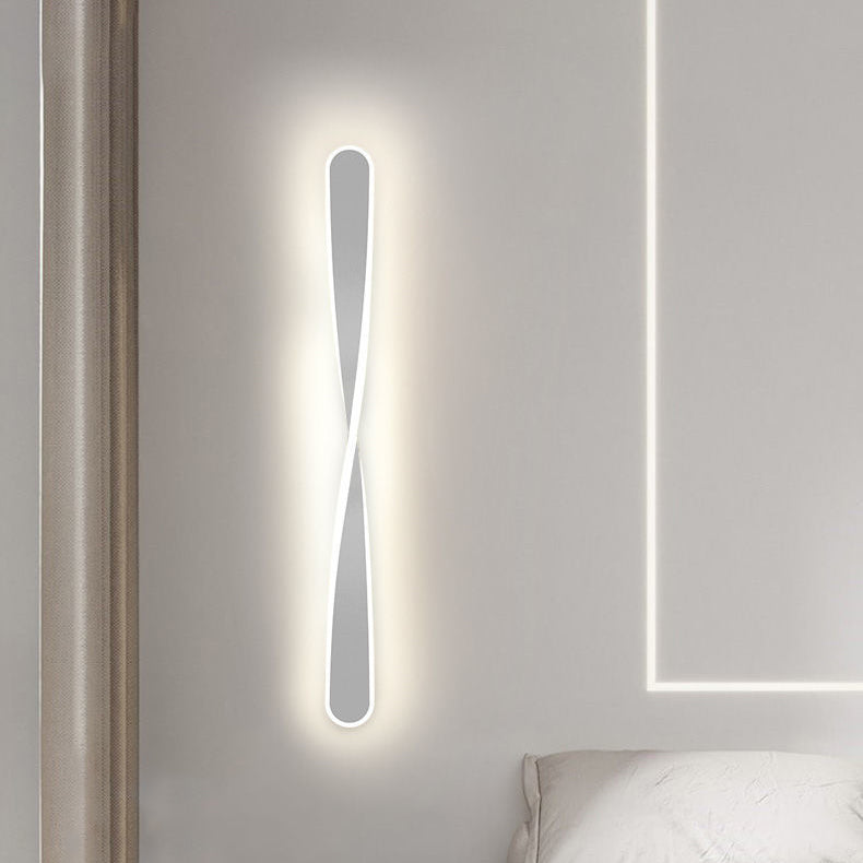 Moderne minimalistische Spiral-Twist-Wandleuchte aus langem Eisen und Aluminium mit LED für das Schlafzimmer 