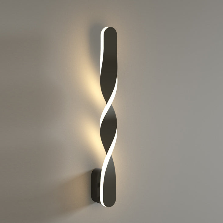 Moderne minimalistische Spiral-Twist-Wandleuchte aus langem Eisen und Aluminium mit LED für das Schlafzimmer 