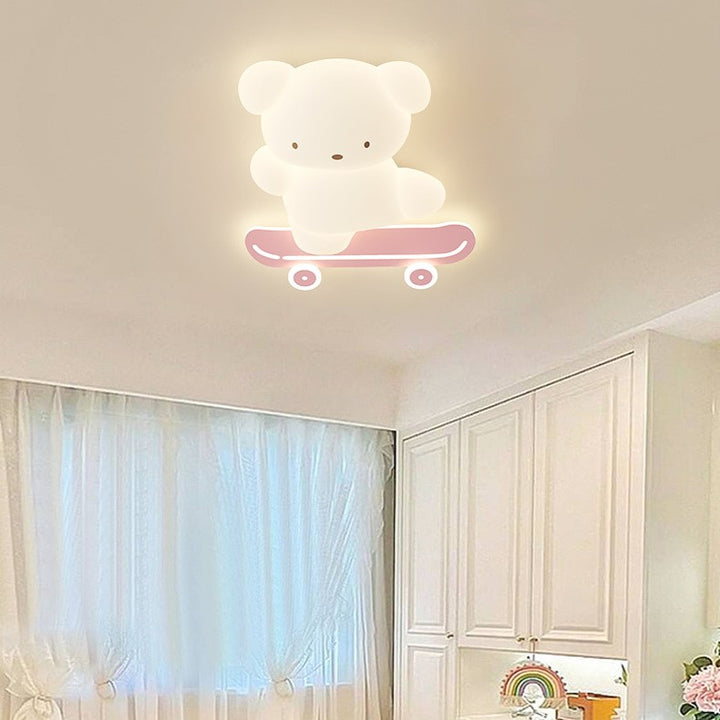 Lustre de plafond à montage affleurant LED PE en fer avec ours sur skateboard pour chambre d'enfants créatifs contemporaine 