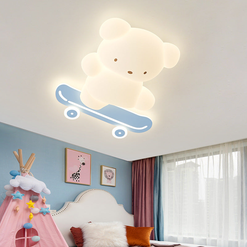 Zeitgenössische kreative Kinder Bär Skateboard Eisen PE LED Deckenleuchte für Schlafzimmer 