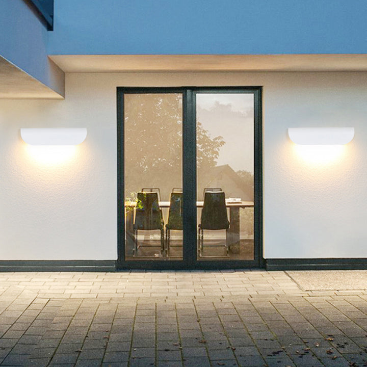 Moderna lámpara de pared LED de aluminio y vidrio en forma de rectángulo minimalista y resistente al agua para patio exterior 