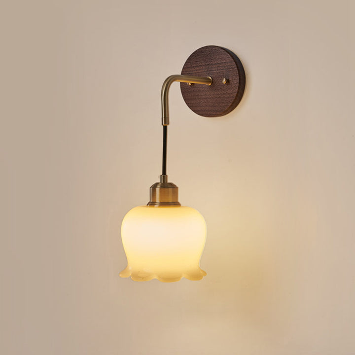 Lámpara de pared de 1 luz con pantalla de vidrio ovalada de flor retro contemporánea de cobre y madera para dormitorio 
