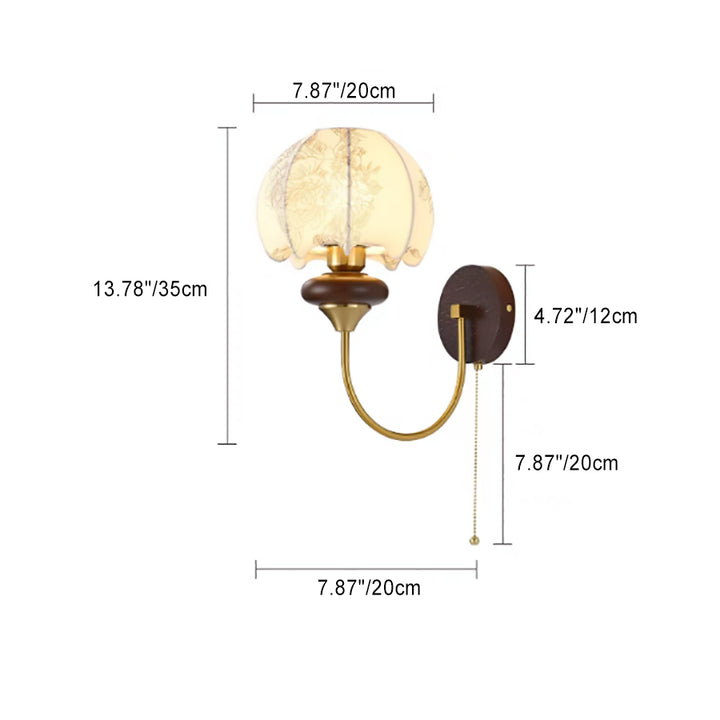 Aplique de pared de 1 luz con pantalla de tela impresa floral abovedada de poste curvado francés tradicional, marco de hierro de madera para sala de estar 