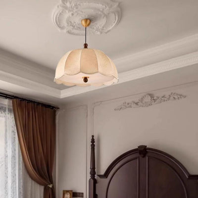 Traditionelle französische runde Stoffschirm mit Blumenmuster aus Holz und Messing, 4-flammige Pendelleuchte für das Wohnzimmer 