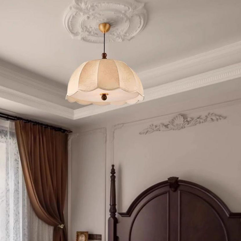 Traditionelle französische runde Stoffschirm mit Blumenmuster aus Holz und Messing, 4-flammige Pendelleuchte für das Wohnzimmer 
