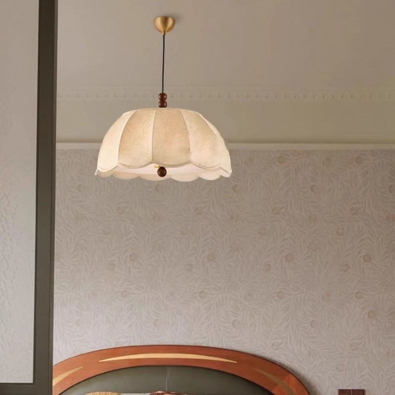 Traditionelle französische runde Stoffschirm mit Blumenmuster aus Holz und Messing, 4-flammige Pendelleuchte für das Wohnzimmer 