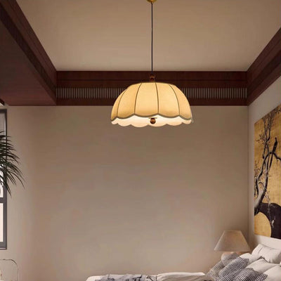 Traditionelle französische runde Stoffschirm mit Blumenmuster aus Holz und Messing, 4-flammige Pendelleuchte für das Wohnzimmer 